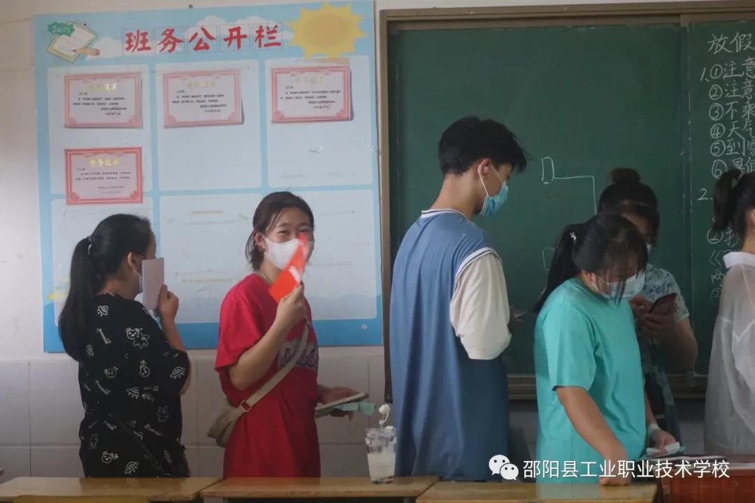 邵阳县工业职业学校：做好疫情防控，迎接新生报到
