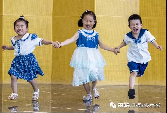 千年宝庆，嗨翻非遗——邵阳县工业职中应邀参加市非遗宣传展示活动