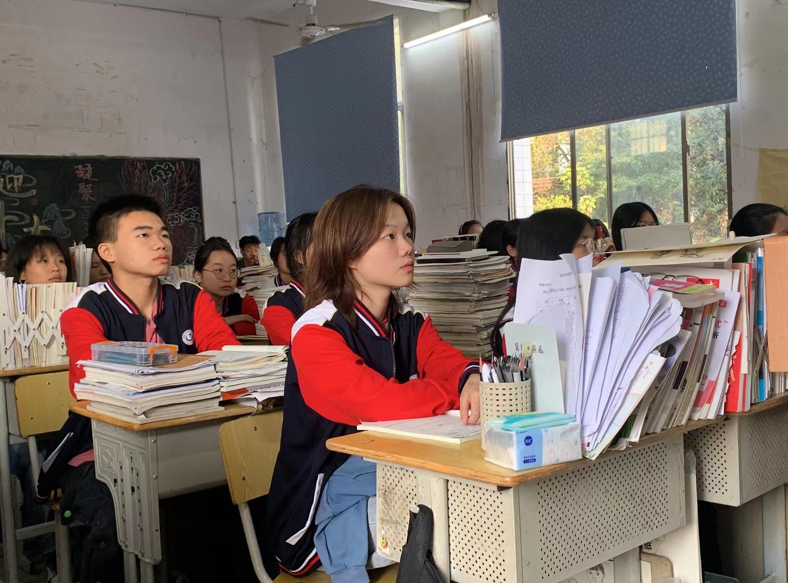 踔厉前行，奋进新时代