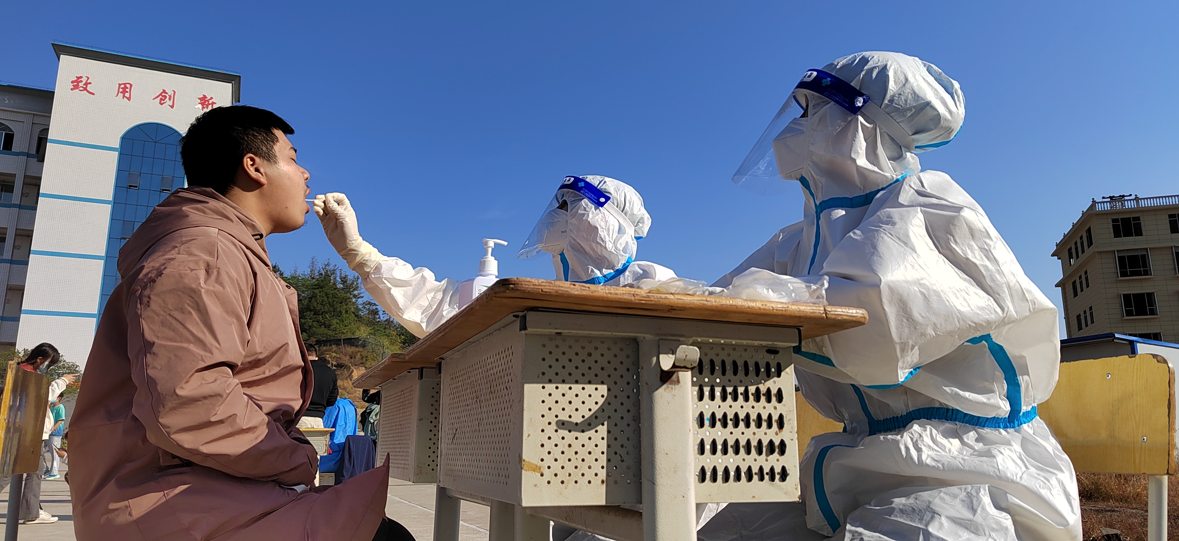 坚决打赢疫情防控“阻击战”