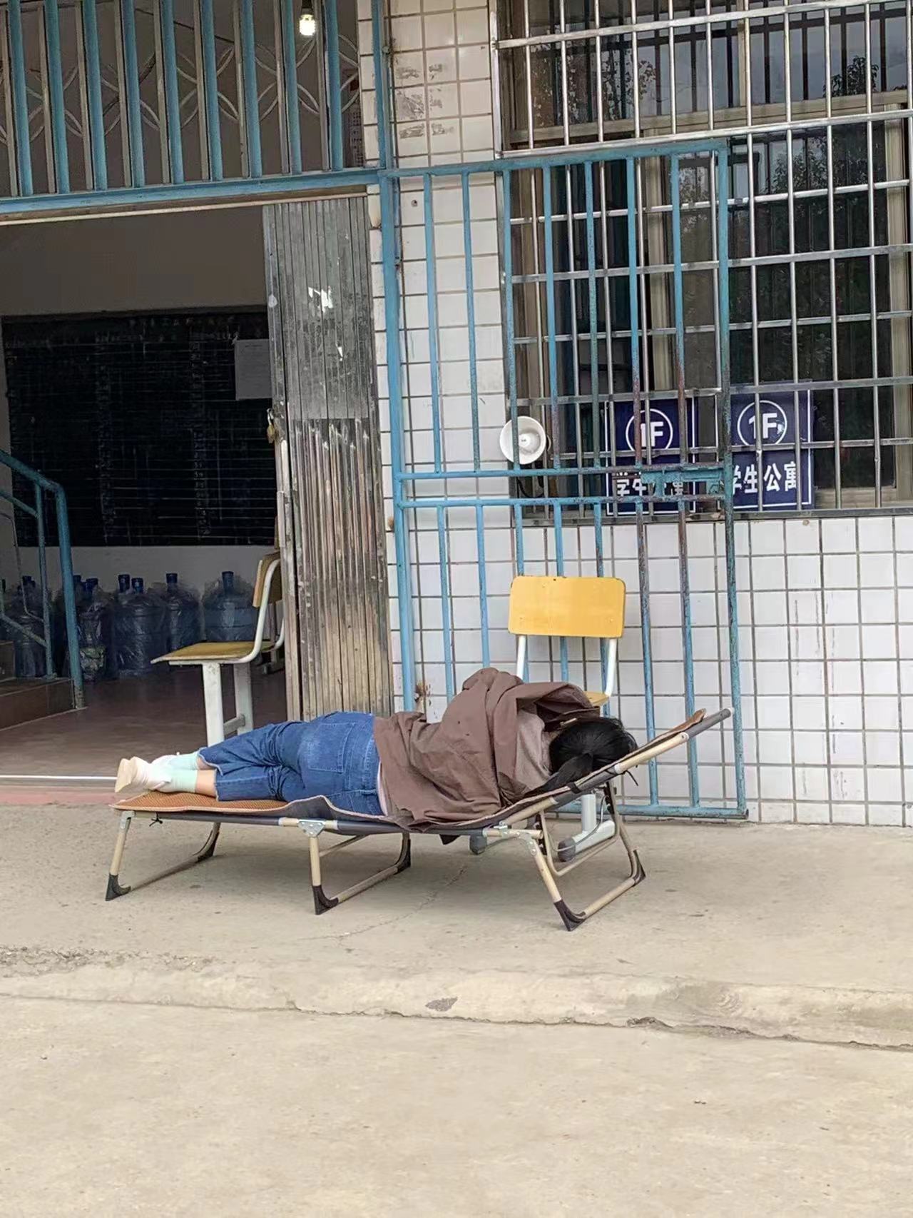 万众一心,共克时艰