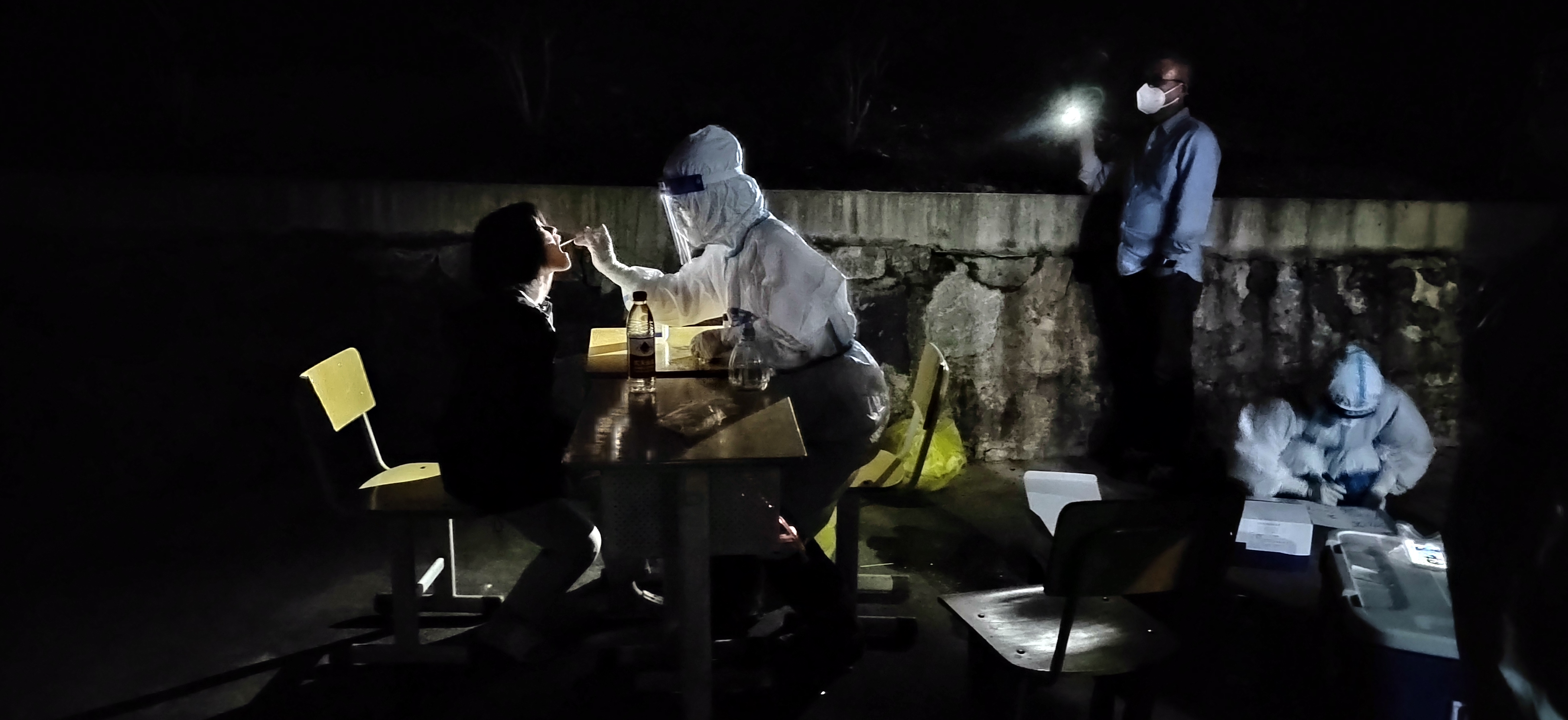 万众一心,共克时艰