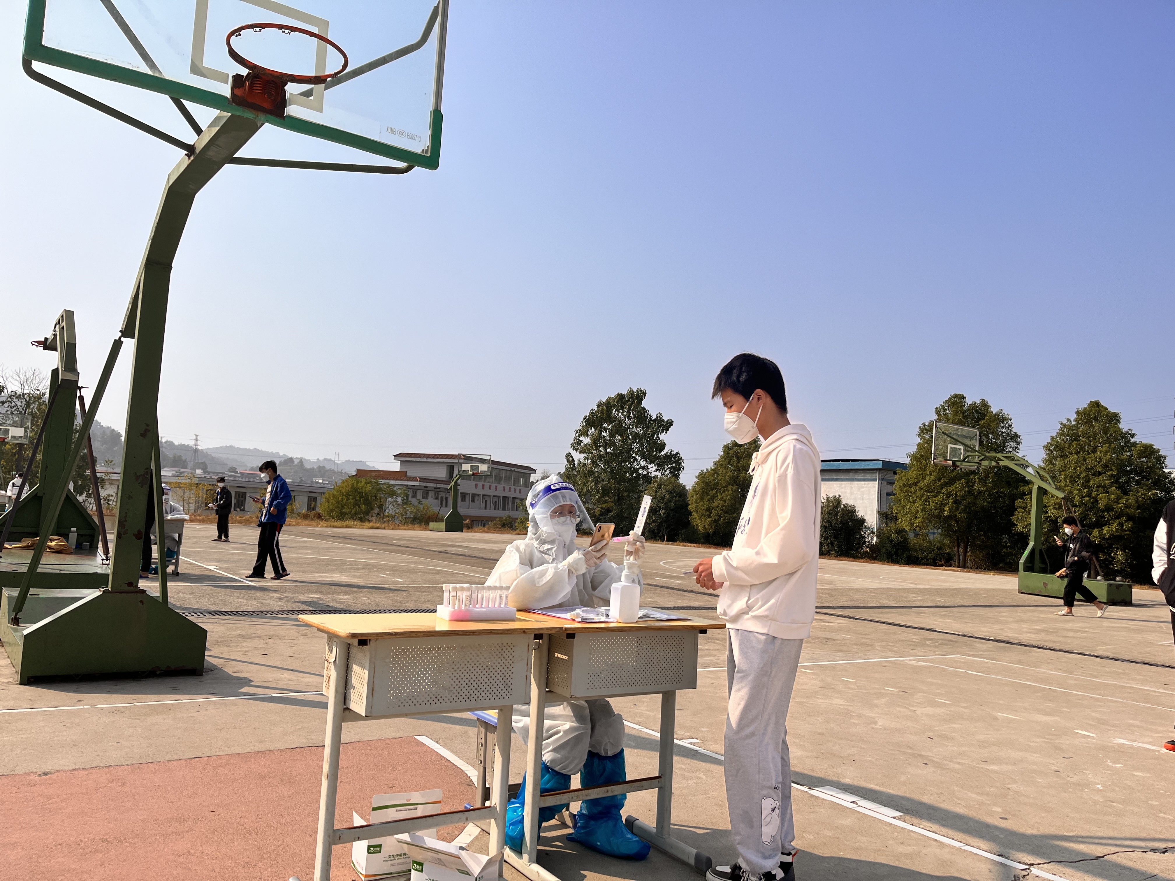 以“赶考”精神答好防控考卷