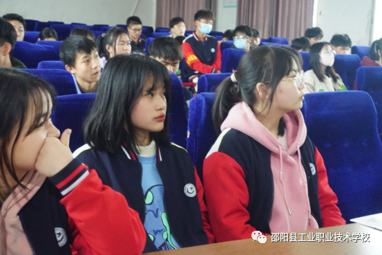 党之大爱，团之小举