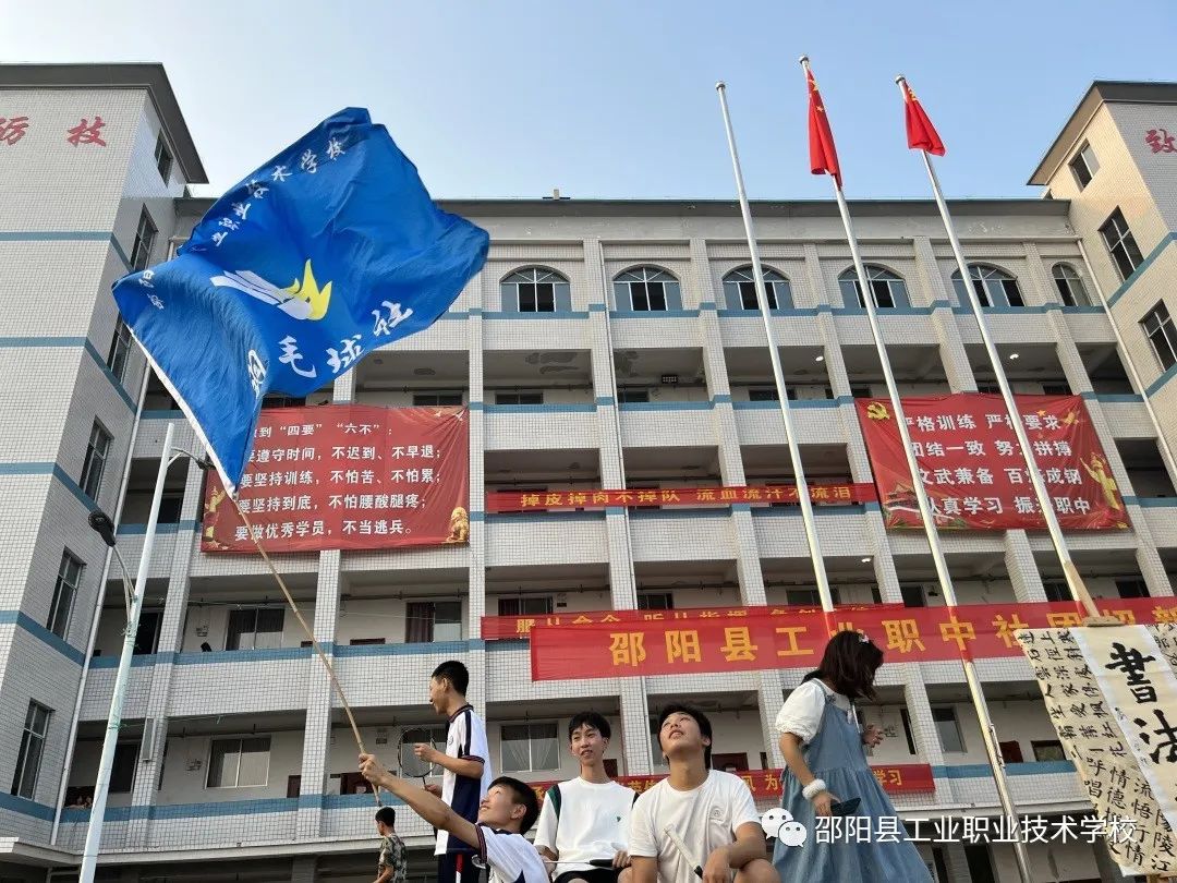 秋色缤纷，等风也在等你