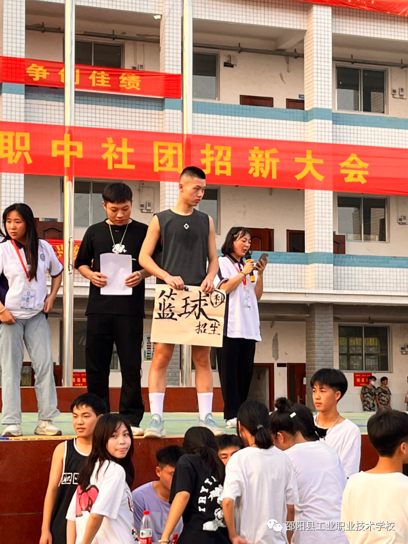 秋色缤纷，等风也在等你