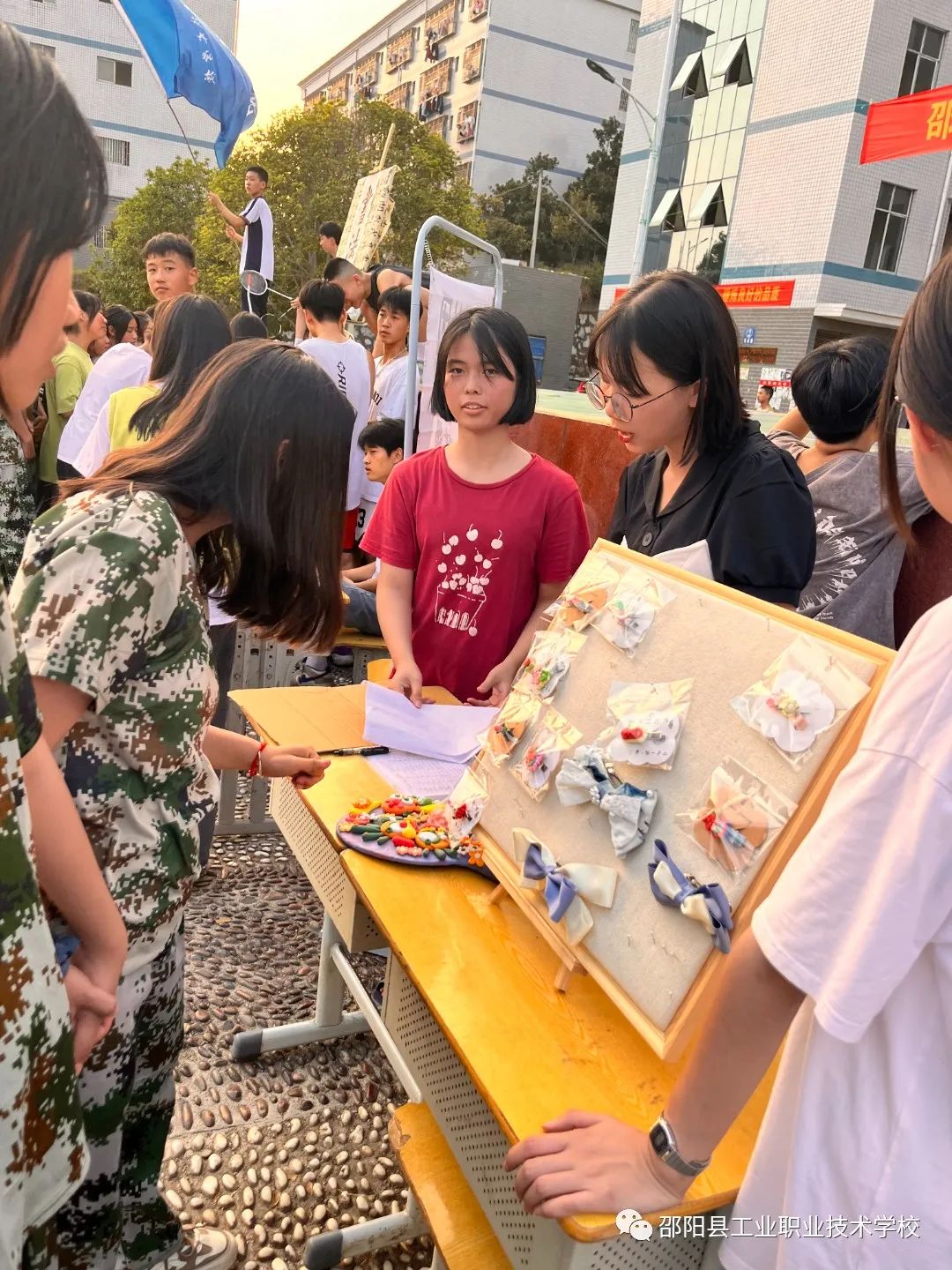 秋色缤纷，等风也在等你