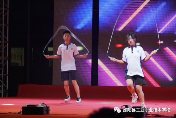 点燃青春火炬，奔向美好明天——邵阳县工业职业技术学校庆建团100周年暨第十四届校园文化艺术节
