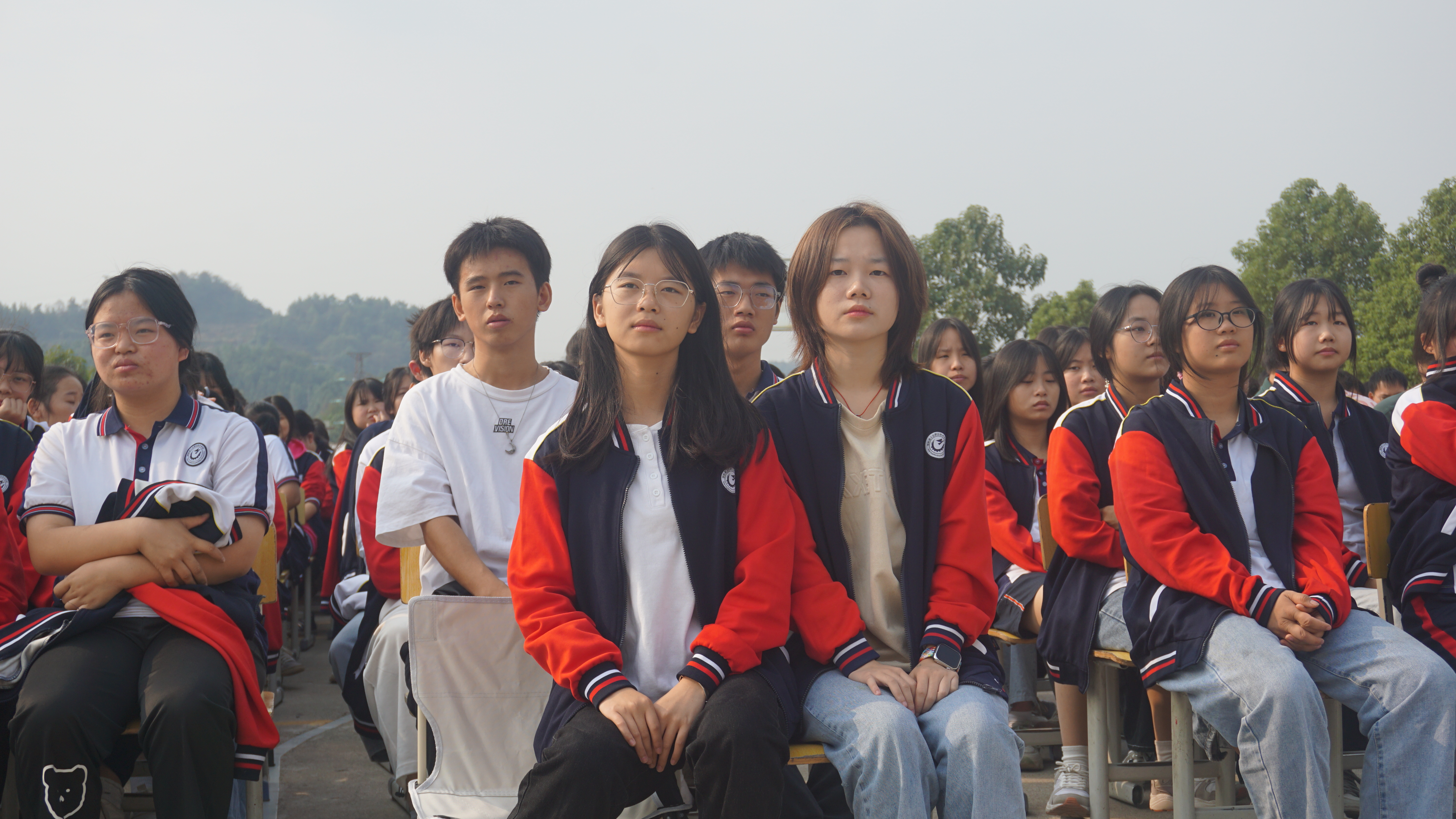 让法律之花在校园枝头绽放