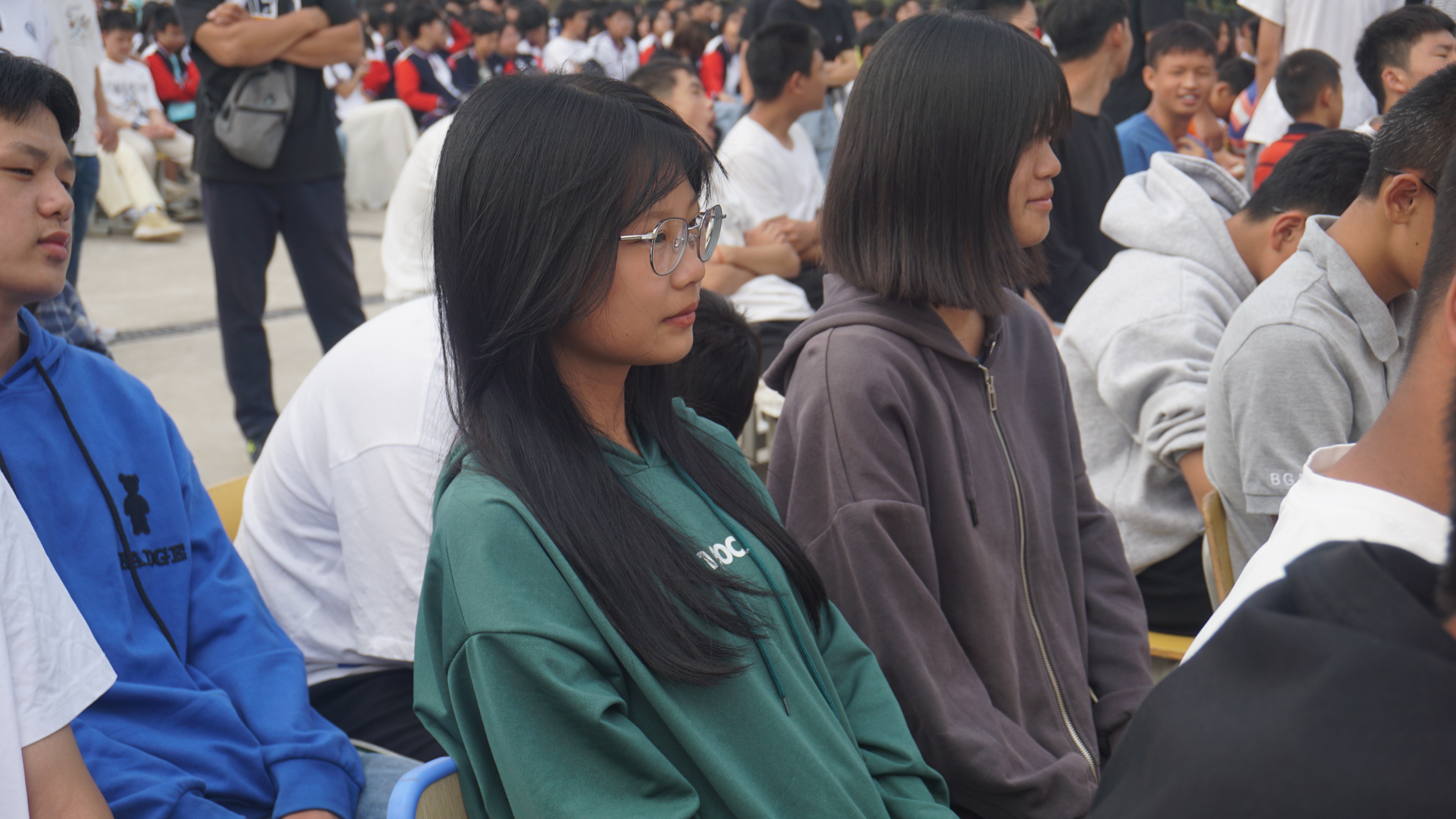 让法律之花在校园枝头绽放