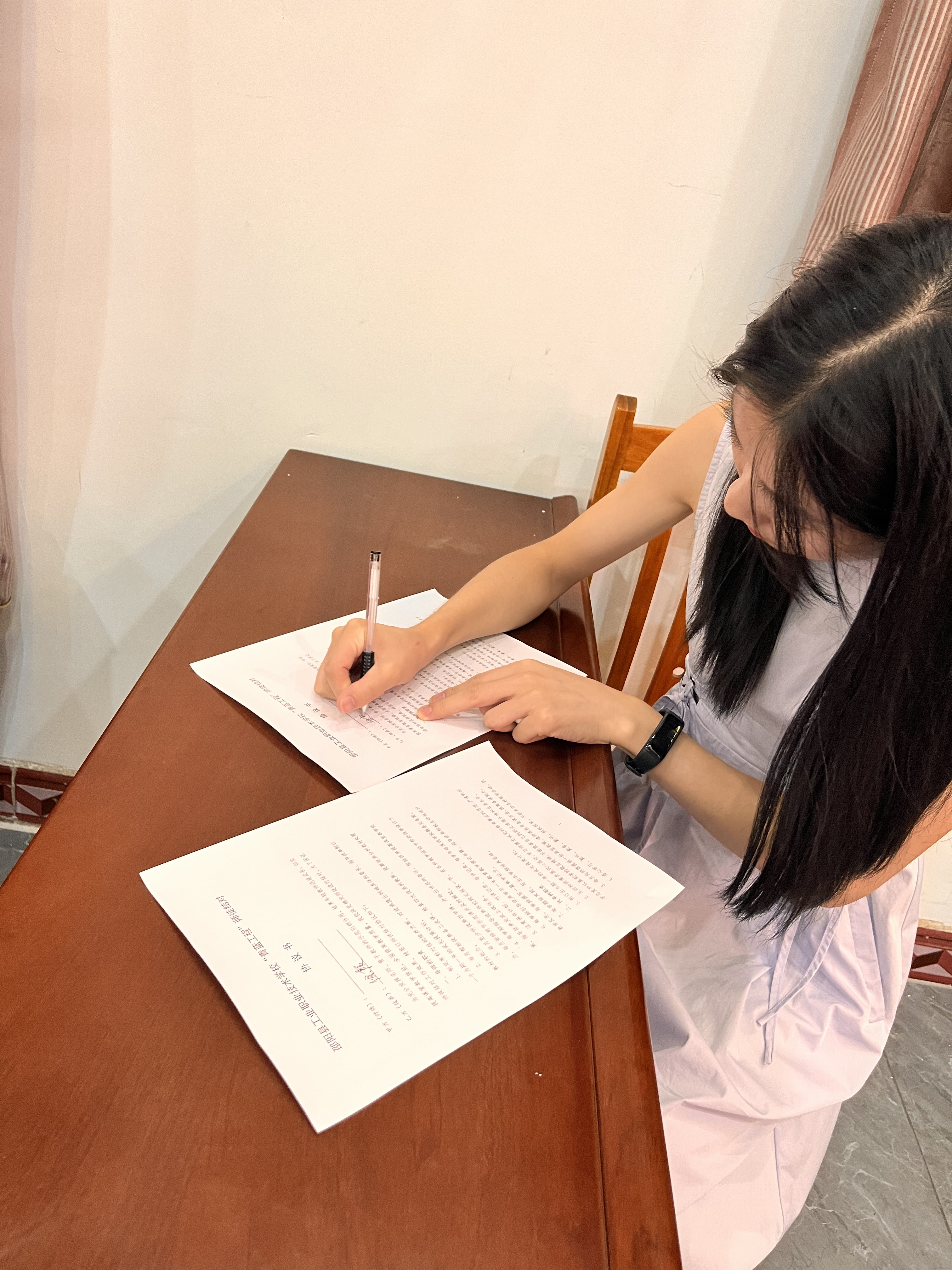 春泥护花帮传带，青蓝戮力谱芳华