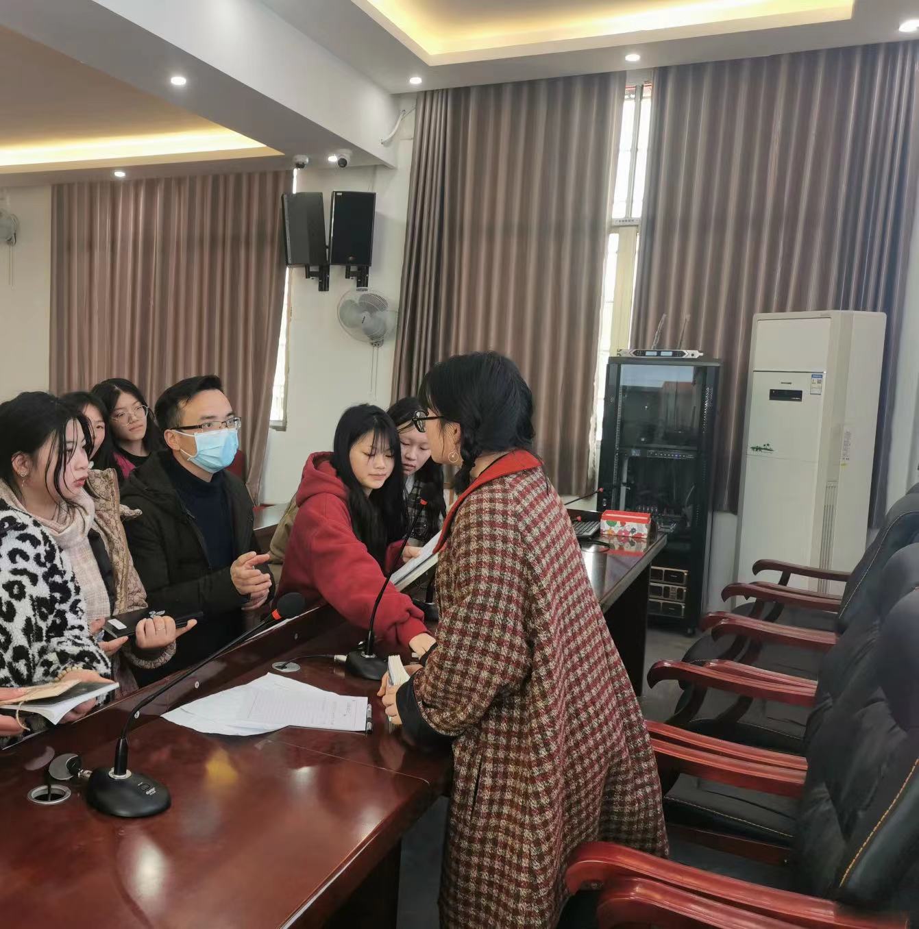 学子归来，传经送宝