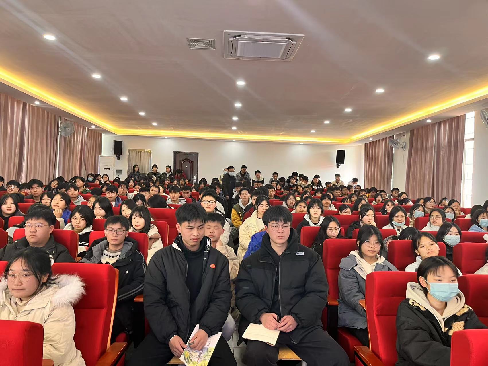 学子归来，传经送宝