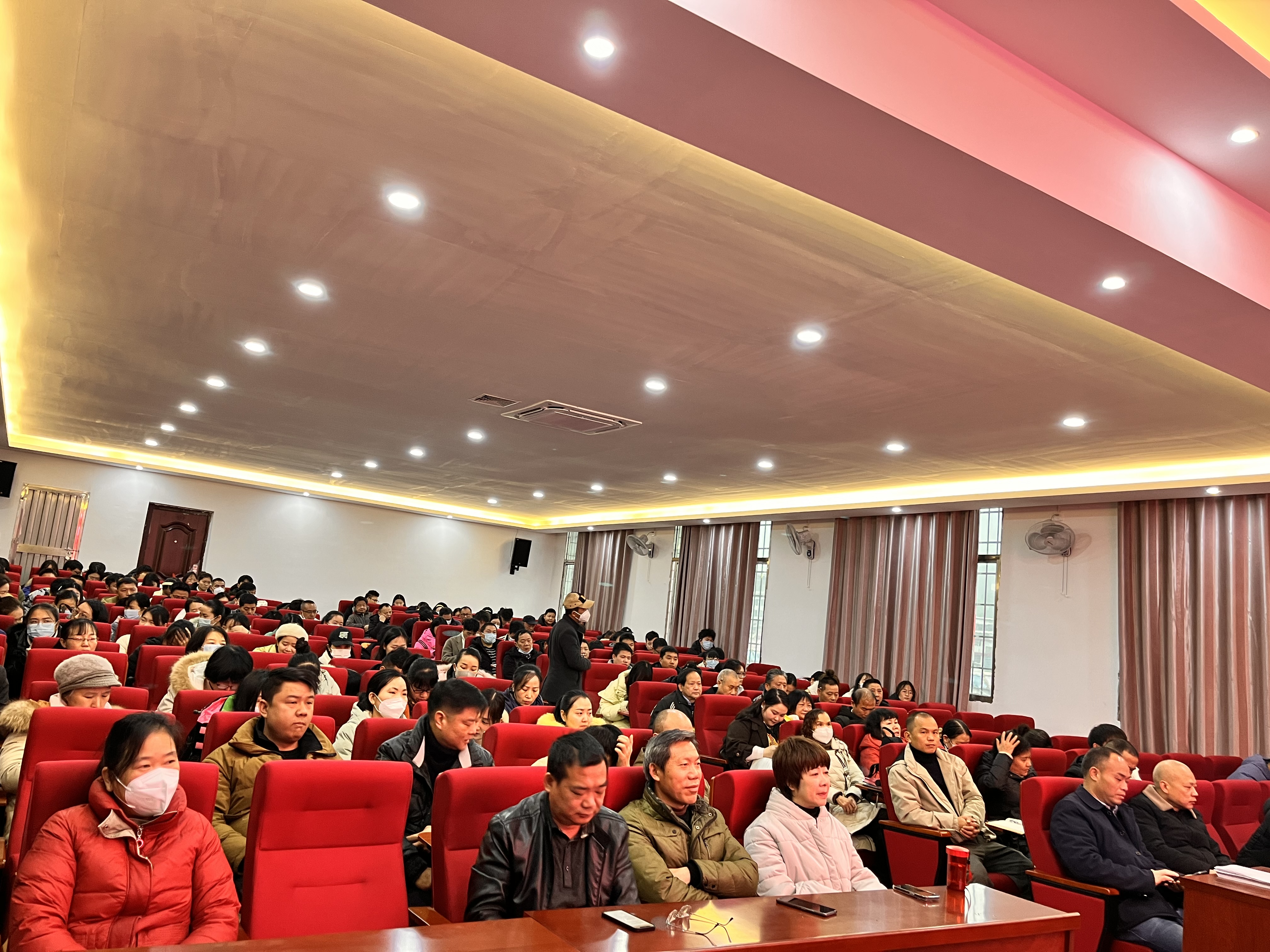 凝心聚力铸辉煌，  扬帆起航向未来