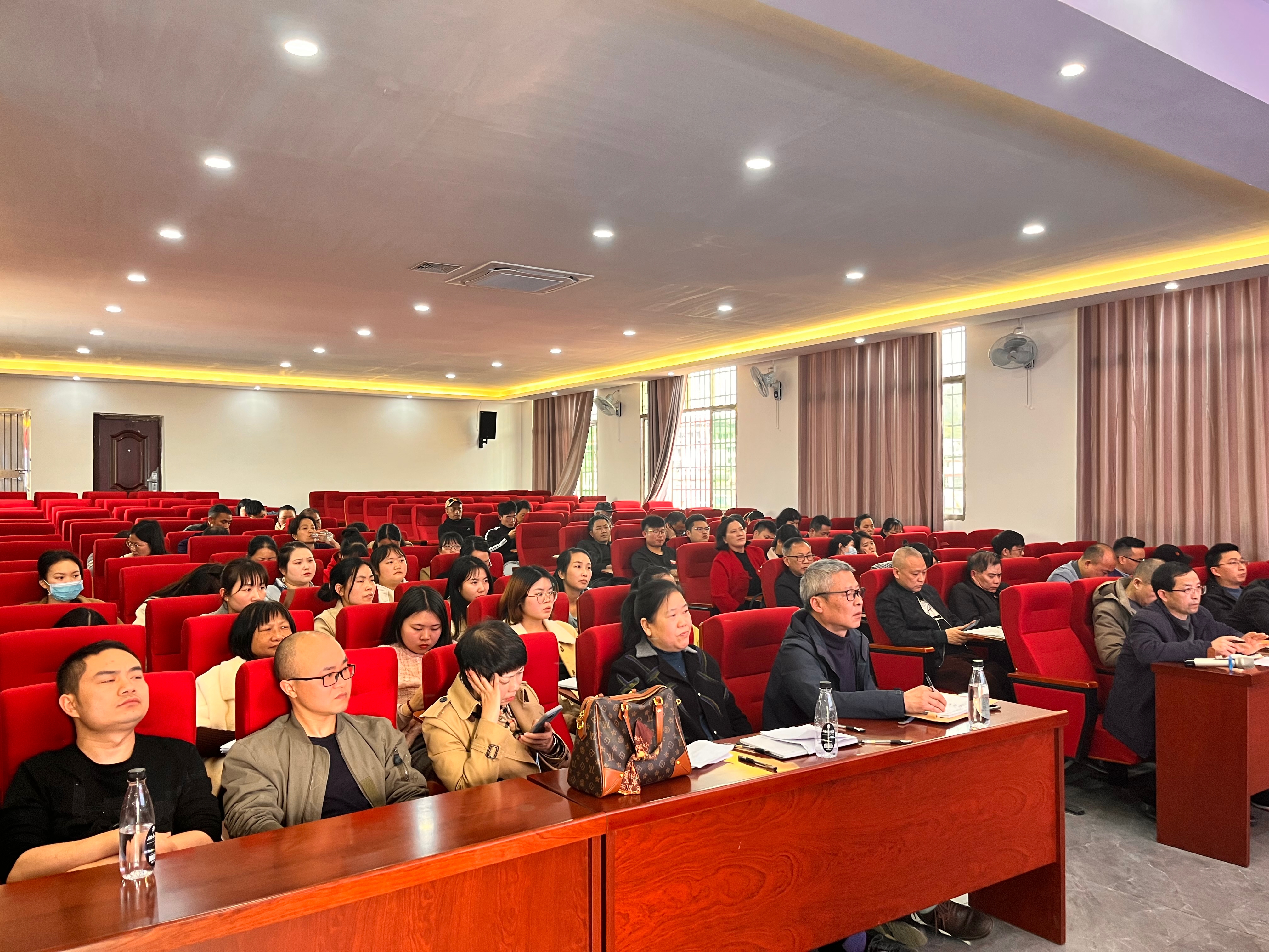 春意款款迎教研，踔厉笃行促进步